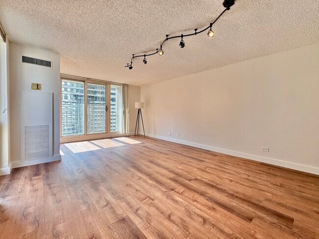 Building Photo - 200 N Dearborn St