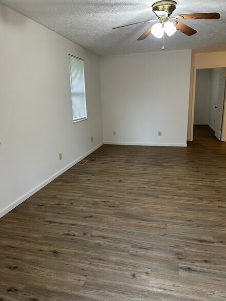 Building Photo - 132 Burkhardt Way