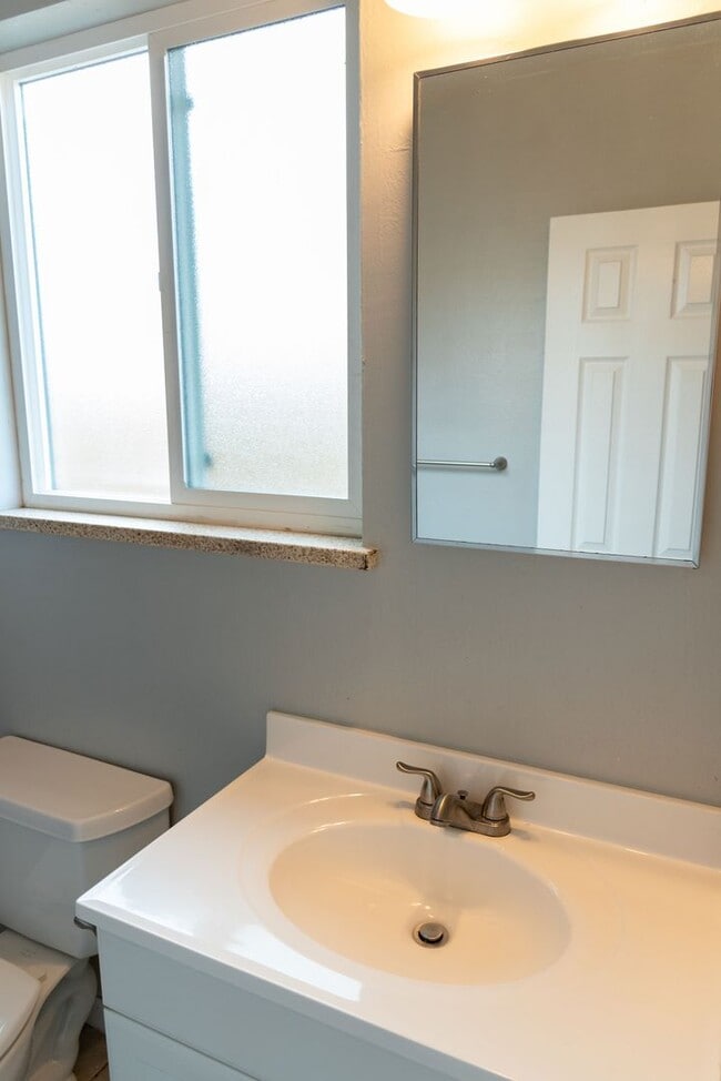 Building Photo - 3 Bed 2 Bath Home For Rent across from Sloan's Lake!