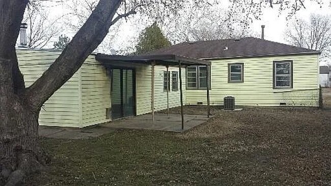 Building Photo - 2907 S Fern St