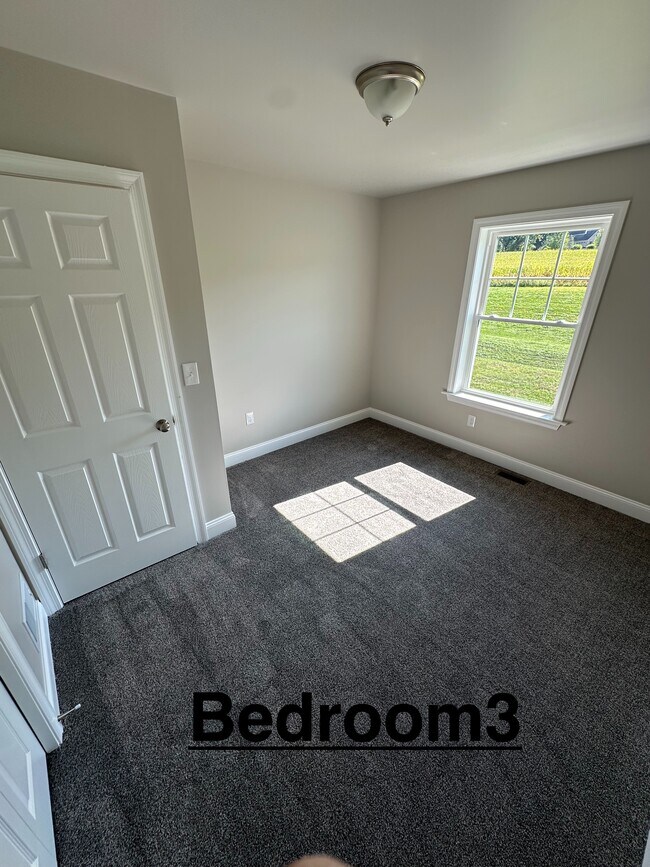 Building Photo - 450 Smokering Dr