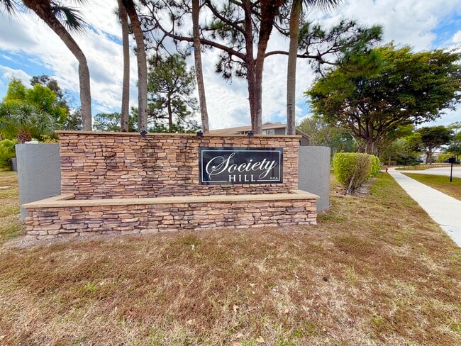 Building Photo - 799 Hill Dr