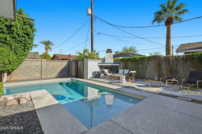 Building Photo - 8614 E Jackrabbit Rd