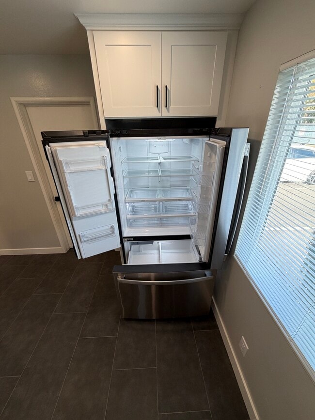 Building Photo - 969 Elgin St