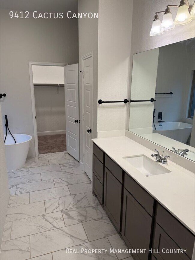 Building Photo - 9412 Cactus Canyon