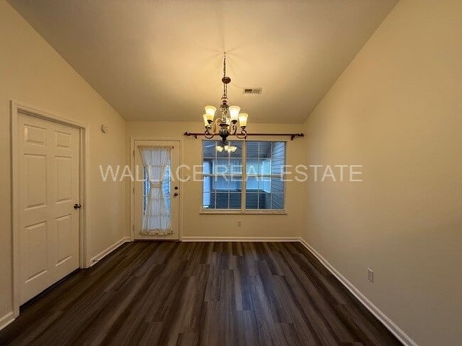 Building Photo - UPDATED 2 BEDROOM CONDO IN ADMIRAL BEND!!