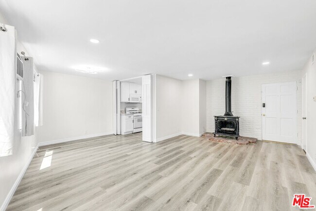 Primary Photo - 10634 Holman Ave