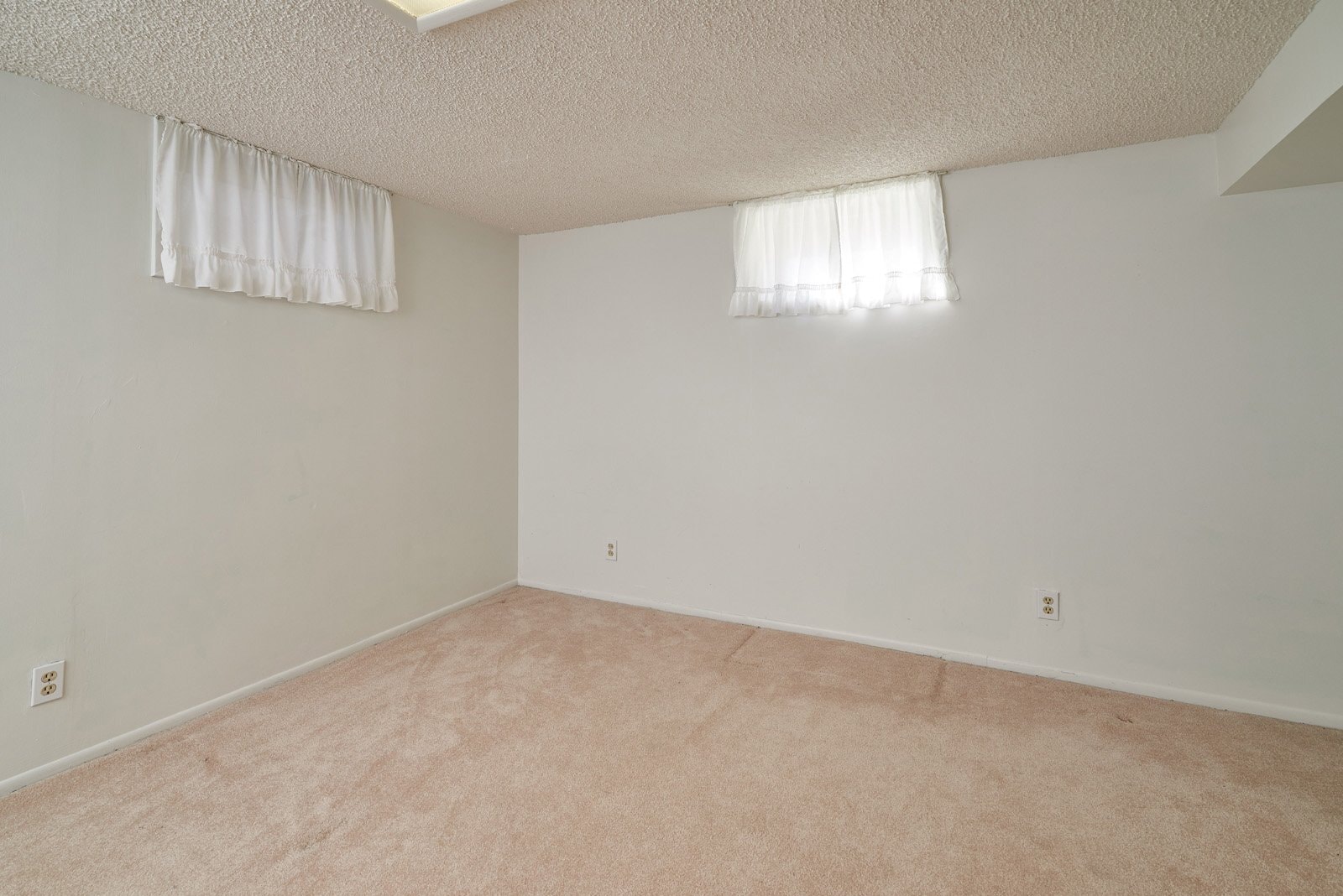 Building Photo - 807 Shoshoni St