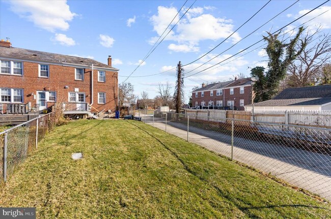 Building Photo - 312 Small Ct