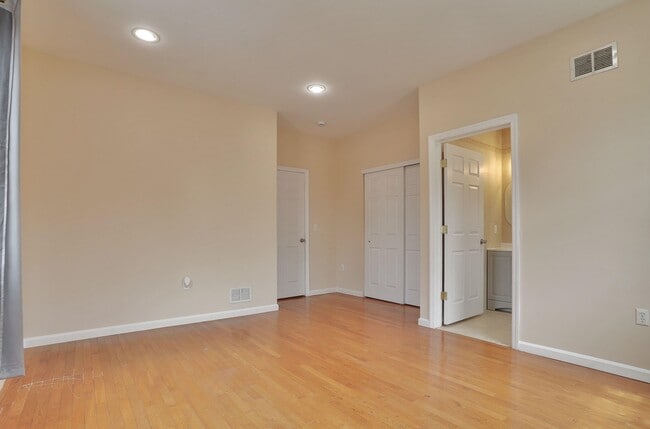 Building Photo - 249 Winfield Ave