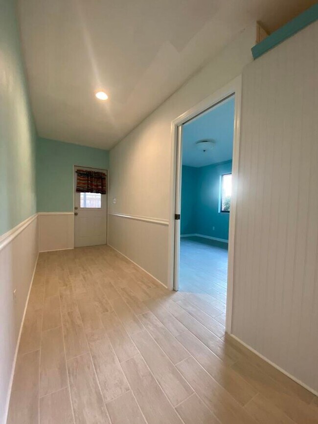 Building Photo - 3/2 Pool Home in Fairway Estates