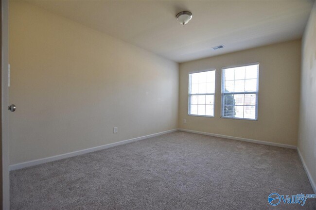 Building Photo - 219 Ivyleaf Dr