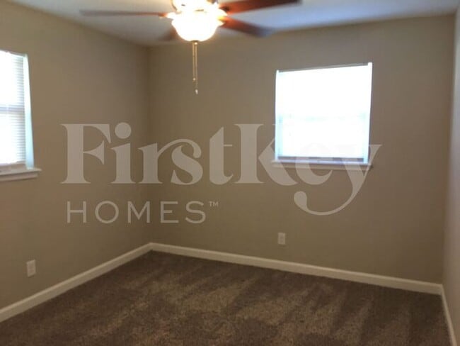 Building Photo - 4727 Ruckner Rd