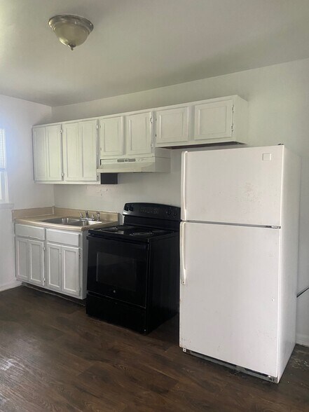 Building Photo - 208 15th Ave SW