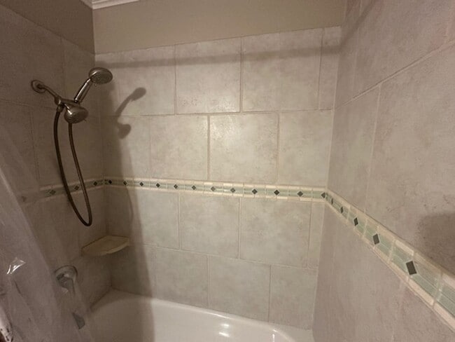 Building Photo - 3 Bed/2 Bath- Beautifully Updated Townhome...