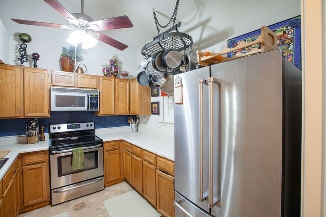 Building Photo - 2902 Post Oak Dr