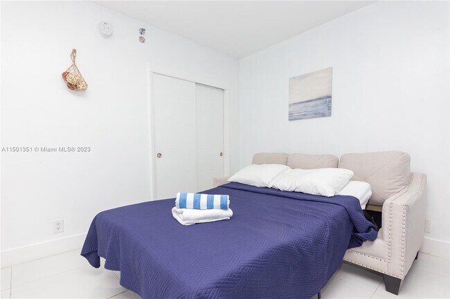 Building Photo - 5445 Collins Ave