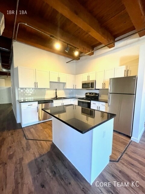 Building Photo - 204 Walnut St