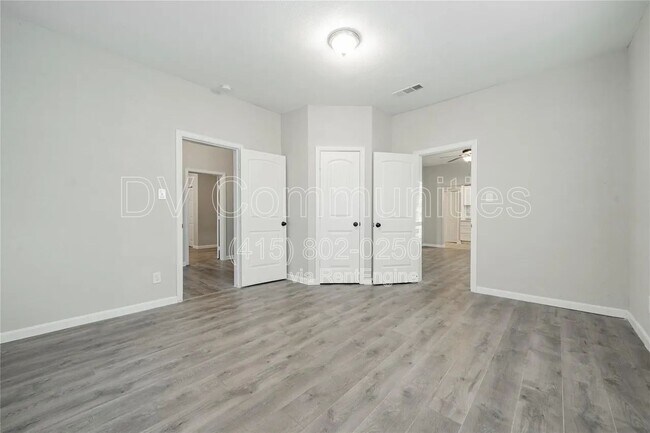 Building Photo - 606 E Brin St