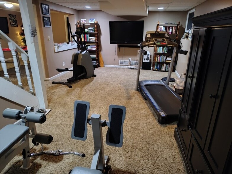 Shared Exercise Space available for use. - 8596 Meadowbrook Dr