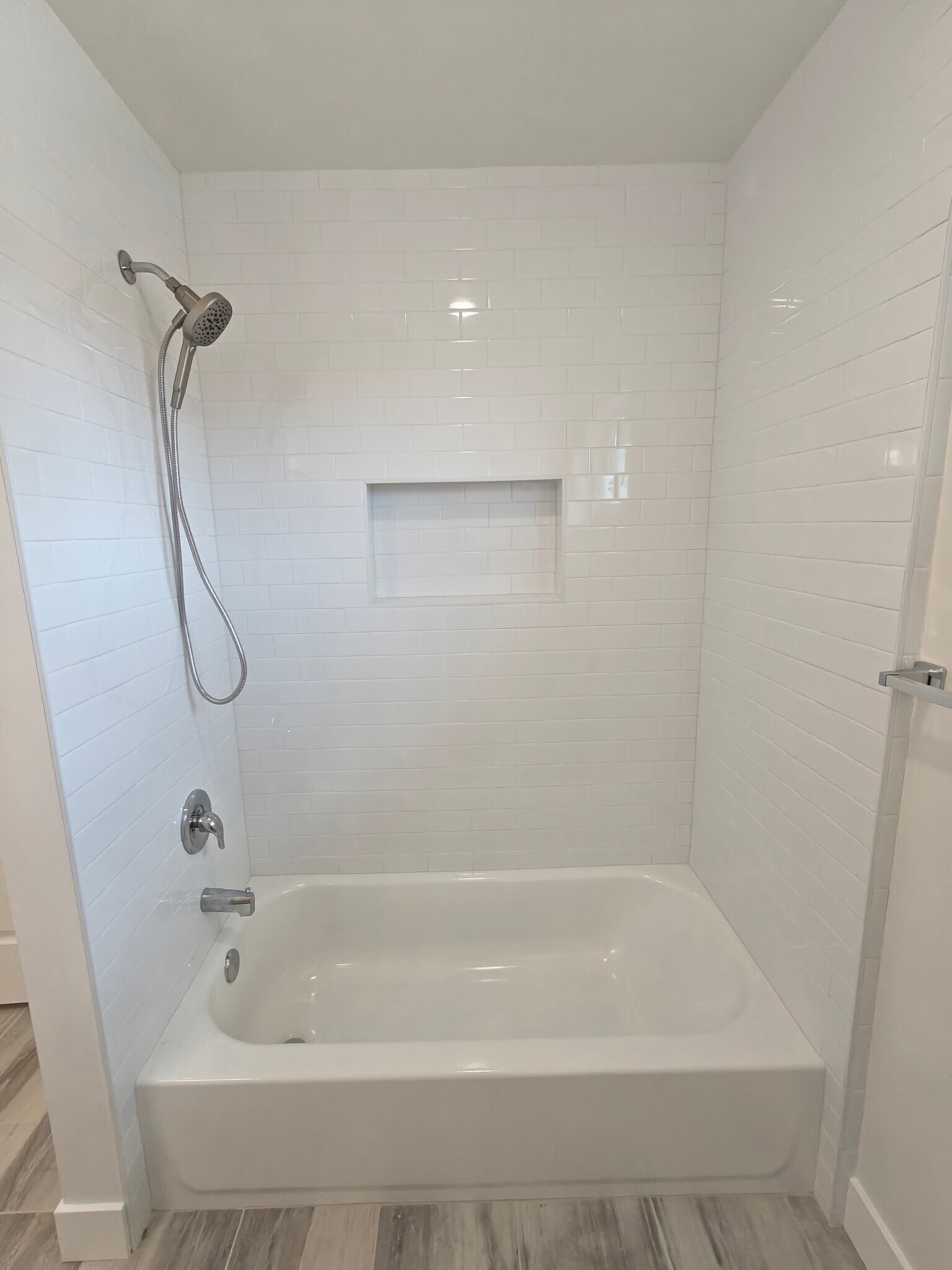 Main Tub/Shower - 6662 S Highland Dr