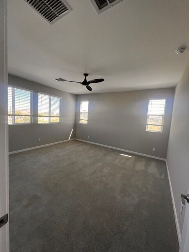Building Photo - Move in Ready Home For Rent in Estrella!