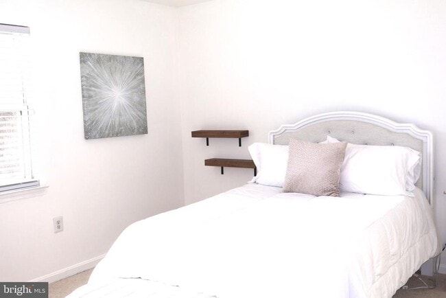 Building Photo - 5934 Mayflower Ct