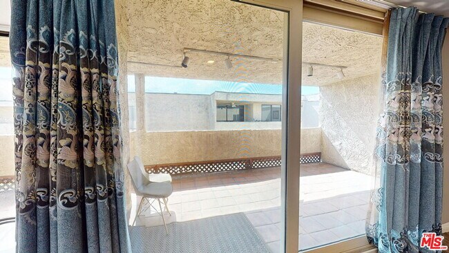 Building Photo - 65 Allen Ave