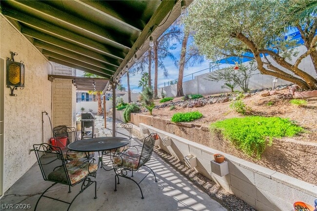 Building Photo - 2457 Swan Ln