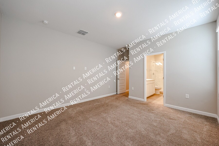 Building Photo - 8845 S 165th Ave