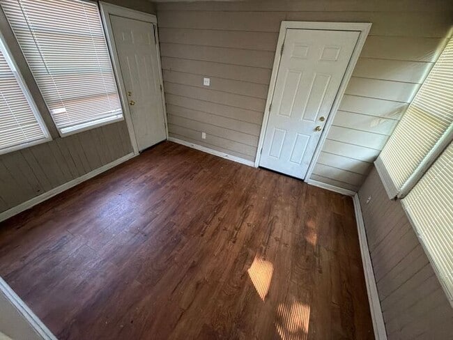 Building Photo - Spacious 4-Bedroom Home with Garage & Breezeway