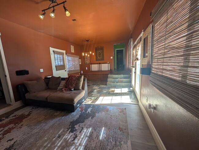 Building Photo - Stunning 4 Bedroom Normal Hill House - Pet-Friendly!