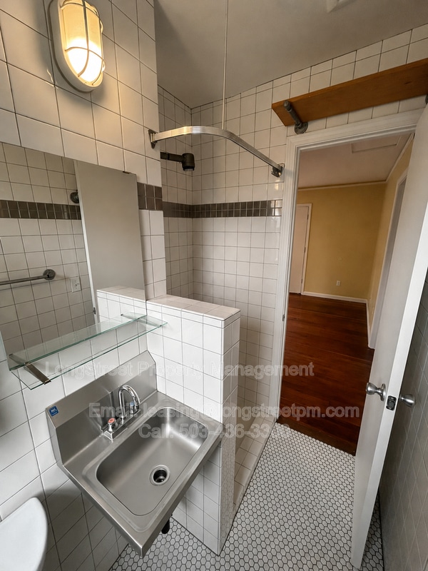 Building Photo - 4725 NE 50th Pl