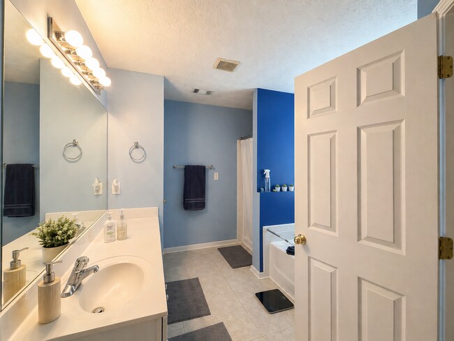 Building Photo - 207 Wiltshire Dr