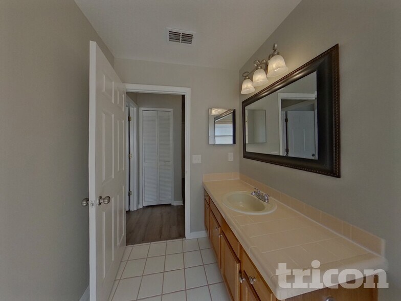 Building Photo - 1240 Wyndham Pine Dr