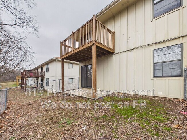 Building Photo - 1020 NE Lindsay Ave