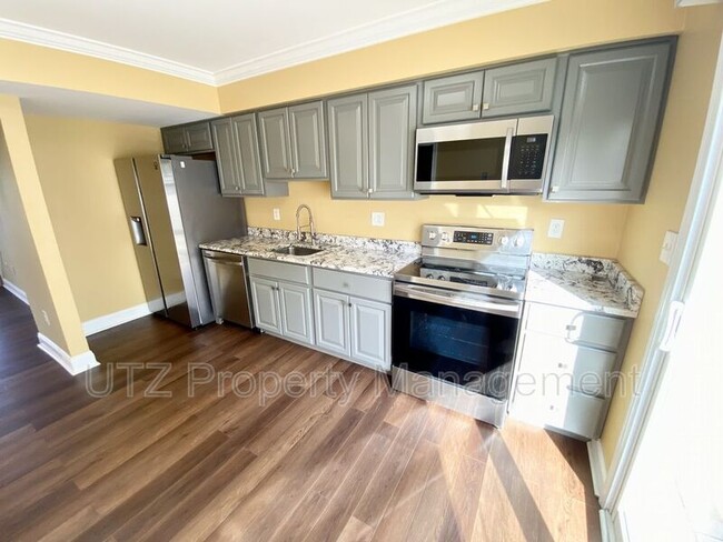 Building Photo - 538 Wellington Ct