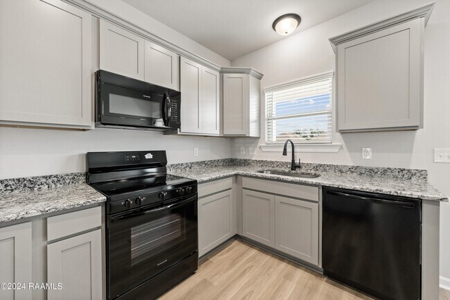 Building Photo - 107 Segovia Wy