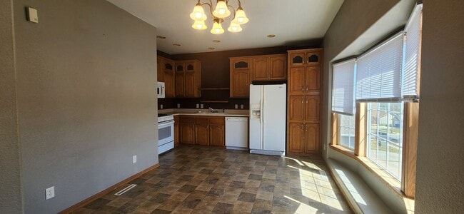 Building Photo - Spacious Town home for rent!