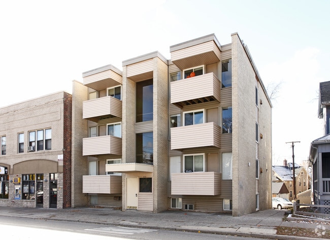 Building Photo - 628 Packard St