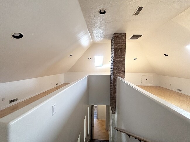 Building Photo - 517 E 500 S