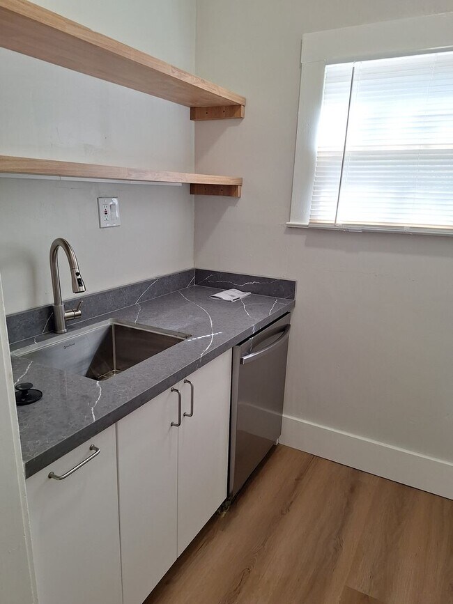 Building Photo - **Incredible 2 Bedroom, 1.5 Bath Home with a Fun Bonus Room!** Don’t miss out on this fantastic o...