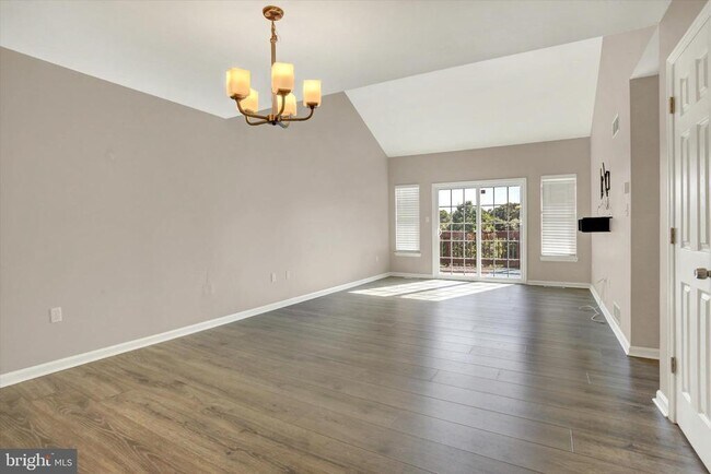 Building Photo - 6444 Terrace Ct