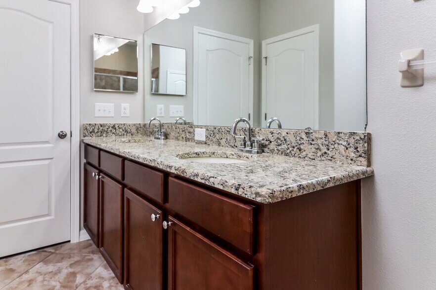 Building Photo - 11622 Lake Blvd