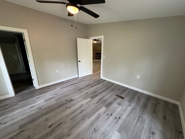 Building Photo - Completely Remodeled • 3 Bed • 2 Bath • Ne...