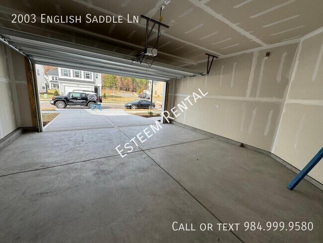 Building Photo - 2003 English Saddle Ln