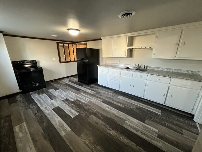 Building Photo - 1139 Perrot St