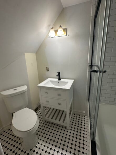 Mirror to come - 1203 E 25th St