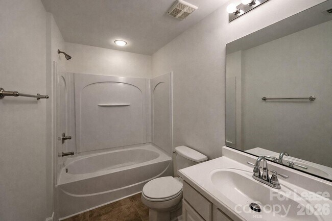 Building Photo - 121 Walnut Cove Dr