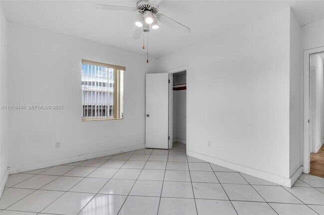 Building Photo - 3841 SW 91 Ave